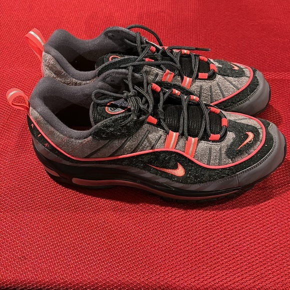 Nike Air Max 97’s Size 9.5 Color Grey and Red - Picture 2 of 4